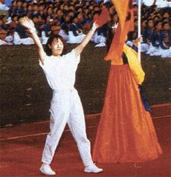 林秀卿（イム・スギョン）議員が１９８９年、全国大学生代表者協議会（全大協）代表の資格で北朝鮮入りし、平壌（ピョンヤン）祝典に入場する当時の姿。