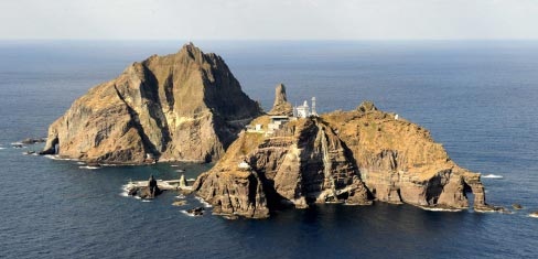 写真は独島（ドクト、日本名・竹島）。