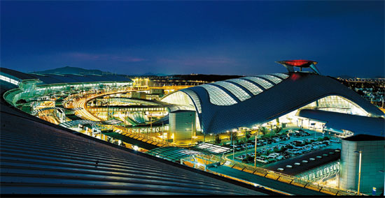 灯りを包み込む仁川国際空港 Joongang Ilbo 中央日報