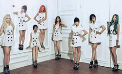 Ｔ－ＡＲＡ（ティアラ）のミニアルバム「ＤＡＹ　ＢＹ　ＤＡＹ」のジャケット。