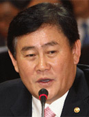 セヌリ党大統領選挙候補朴槿恵（パク・クンヘ）キャンプの総括本部長である崔ギョン煥（チェ・ギョンファン）議員。