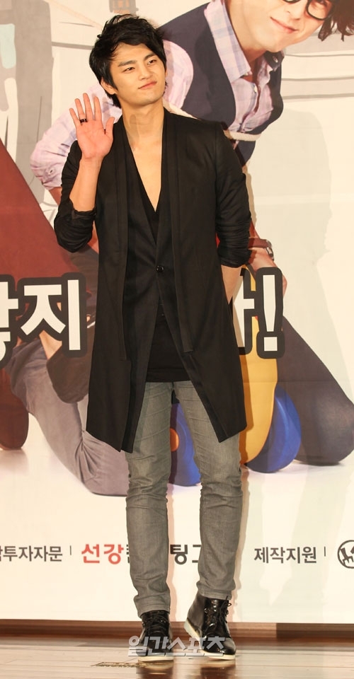 １８日、ソウル汝矣島（ヨイド）６３ビルで行われたドラマ『息子のヤツら』制作発表会に登場した俳優のソ・イングク。