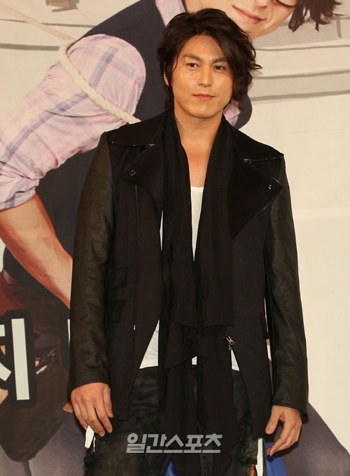 １８日、ソウル汝矣島（ヨイド）６３ビルで行われたドラマ『息子のヤツら』制作発表会に登場した俳優のリュ・スヨン。