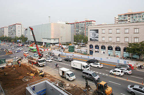 10月６日(土)に地下鉄盆唐(ブンダン)線の延長路線がついに開通！中でも人気エリア・狎鴎亭(アックジョン)に「狎鴎亭ロデオ駅」が誕生するのは、旅行者には耳よりの情報です。