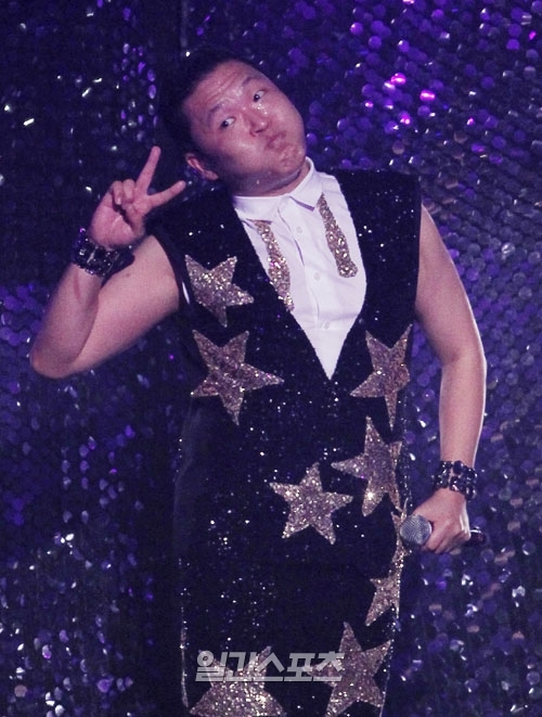 歌手のＰＳＹ（サイ）。