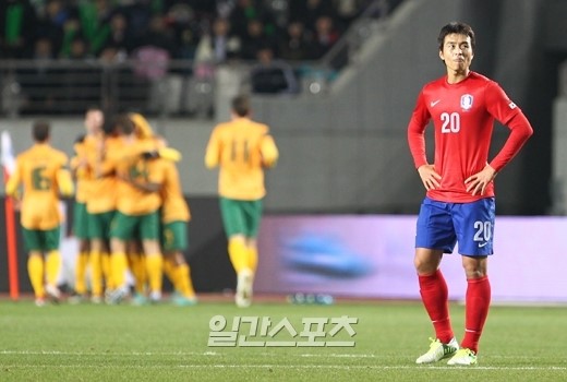 韓国は１４日、華城で行われた豪州との親善試合で１－２で敗れた。