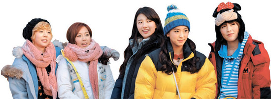ＫＢＳ（韓国放送公社）「青春不敗２」出演陣。左側からサニー、キム・イェウォン、スジ、ボラ、ジヨン。