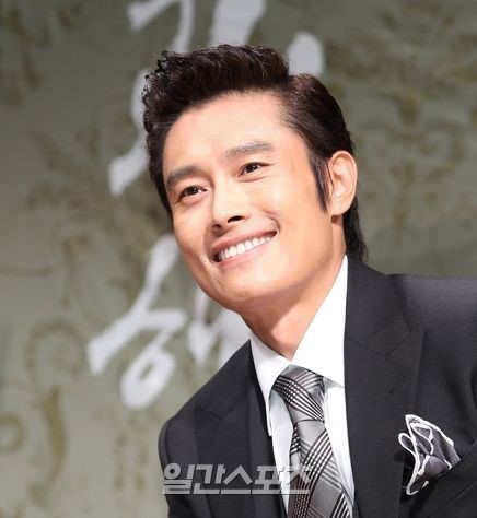 俳優イ ビョンホン アジア最高スターを証明 シネアジアアワード 今年のスター賞 受賞 Joongang Ilbo 中央日報