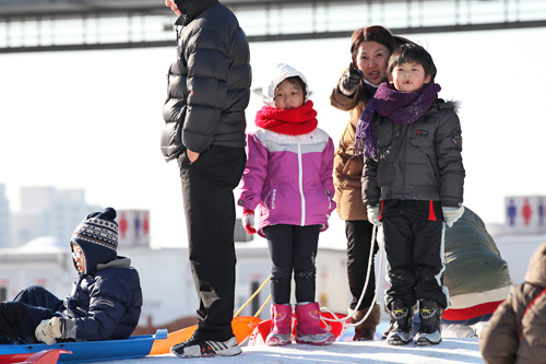 Now ソウル 元気一杯 雪遊び Joongang Ilbo 中央日報