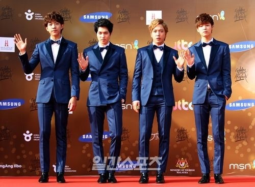 ｃｎｂｌｕｅ 韓国バンドグループ初のワールドツアーへ Joongang Ilbo 中央日報