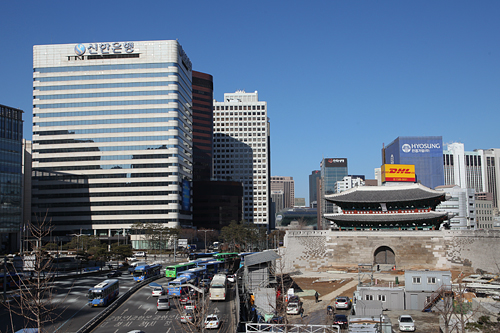 一般公開は2013年４月の予定。新しく生まれ変わった崇礼門の姿を目にする日まで、あと少しです。