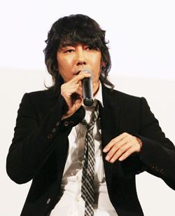歌手キム・ジャンフン（４６、写真＝中央フォト）。