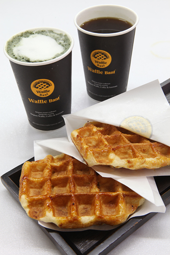 本格ベルギーワッフルのチェーン店「Waffle Bant(ワッフルバント)」は、地下ショッピングセンターのある地下鉄２号線・新盆唐(ブンダン)線江南(カンナム)駅構内に店舗が。買い物の合間に訪れることができて便利です。