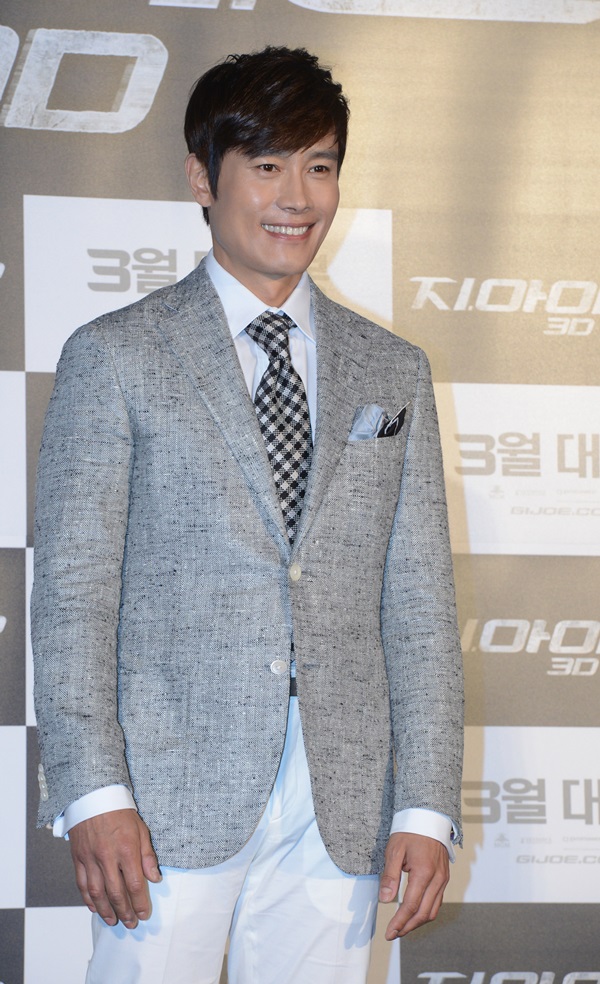俳優イ ビョンホンが自身のゲイ説に一言 前髪が長かったらゲイなの Joongang Ilbo 中央日報