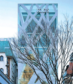 ＴＯＤ’Ｓ表参道ビルディング（東京、２００４、写真＝プリツカー賞ホームページ）。