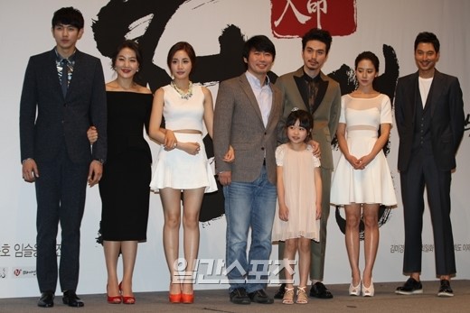 １７日、ソウルのインペリアル・パレスホテル出行われたドラマ『天命：朝鮮版逃亡者物語』の制作発表会に登場した出演陣。