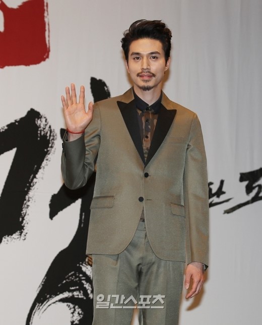 １７日、ソウルのインペリアル・パレスホテル出行われたドラマ『天命：朝鮮版逃亡者物語』の制作発表会に登場した俳優のイ・ドンウク。