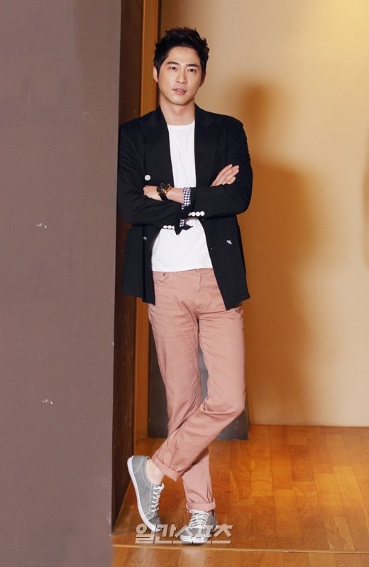 俳優のカン・ジファン。