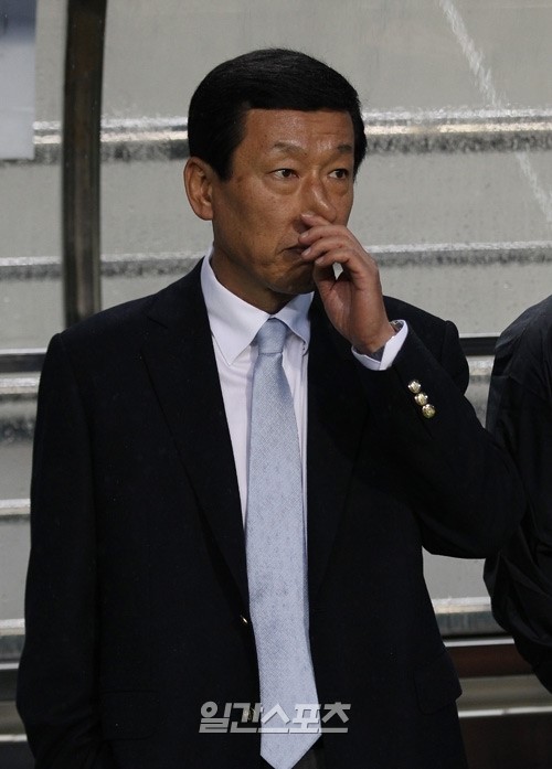 韓国代表チームのチェ・ガンヒ監督。