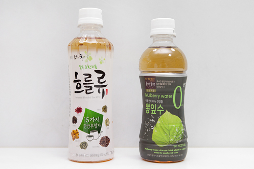 カロリーゼロのお茶は様々な「０％」をアピールした製品が人気。無糖・無添加・無着色・無カフェインの「ポンイッス」（右）、炭水化物・たんぱく質・脂質を含まない「フルルリュ」（左）など種類も豊富。