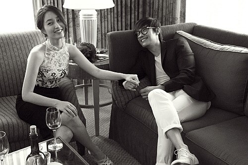 女優のイ・ミンジョン（左）と俳優のイ・ビョンホン。