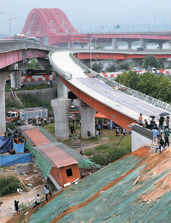 傍花大橋の工事現場崩壊で２人死亡 韓国 ソウル Joongang Ilbo 中央日報