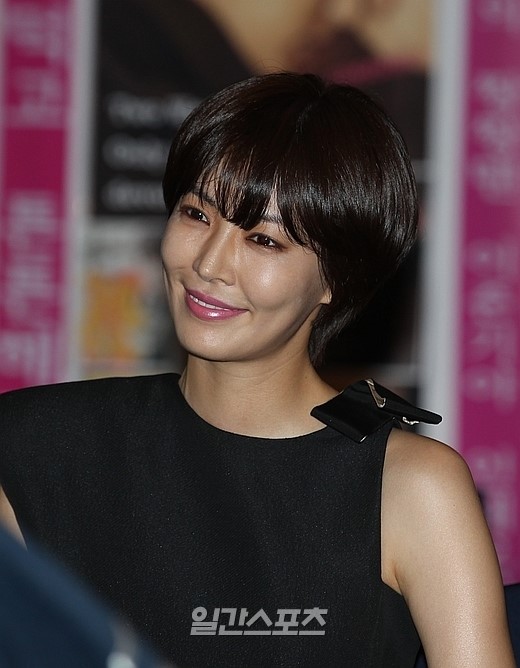 ドラマ『Ｔｗｏ　Ｗｅｅｋｓ』の制作発表会が行われたソウル江南（カンナム）のコンベンションＨＥＲＩＴＺ・メモリアホールに登場した女優のキム・ソヨン。