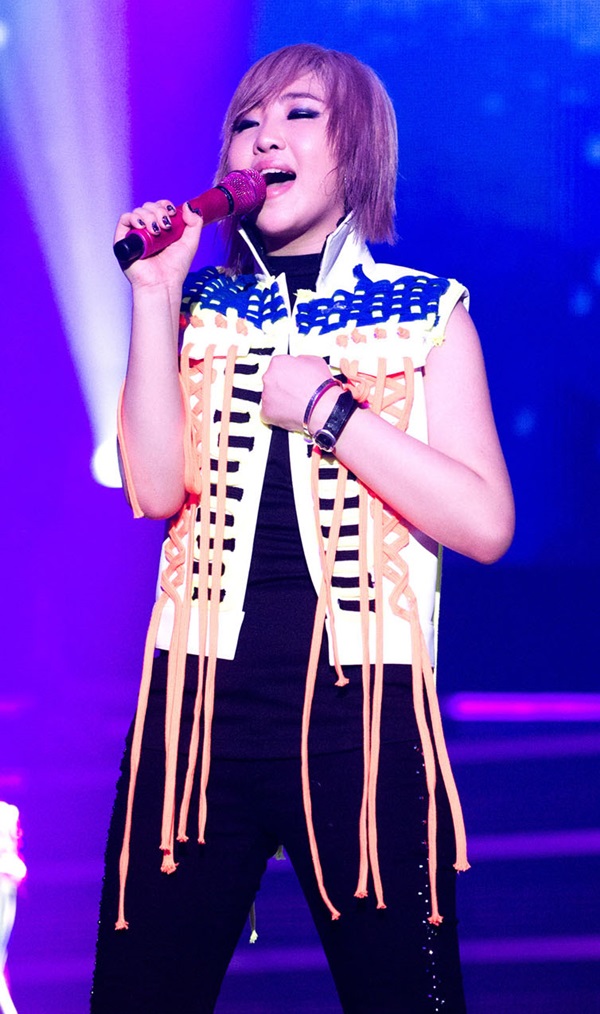 グループ２ＮＥ１のＭＩＮＺＹ（１９）