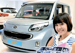 起亜（キア）自動車は「２０１４年型レイ」。