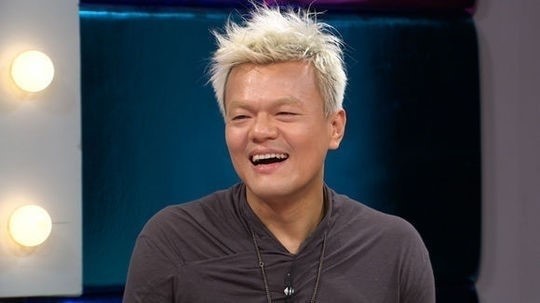 歌手で音楽プロデューサーのパク・ジニョン（４１）。