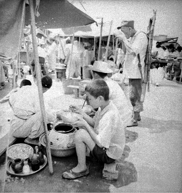 １９６１年の市場の風景。（写真＝国家記録院）