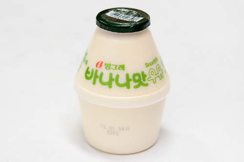 牛乳の値上げに伴い、日本や中国など海外でも人気のある牛乳製品、ピングレ社の「バナナ牛乳」も 、２０１１年から３年ぶりに１００ウォンの値上げを実施。１２００ウォンから１３００ウォンになりました。