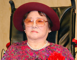 山崎豊子氏。