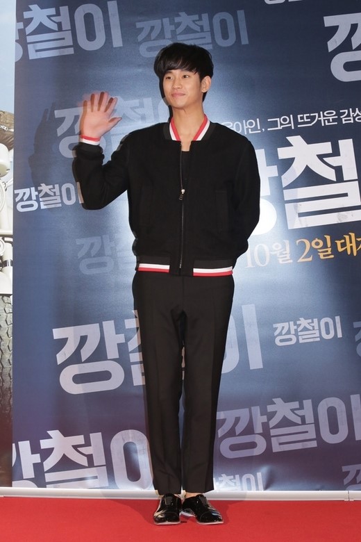 ３０日、ソウルＣＧＶ往十里（ワンシムニ）で開かれた映画『カンチョル』ＶＩＰ試写会に登場した俳優のキム・スヒョン。