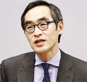 ユン・ジョンハ代表（５１）。