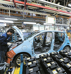 ２８日、韓国ＧＭ昌原工場の「スパークＥＶ」生産ライン。韓国ＧＭで生産する初の電気自動車だ。（写真＝韓国ＧＭ）