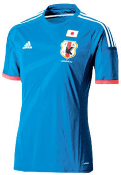旭日旗の模様が入った日本サッカー代表チームのユニフォーム。