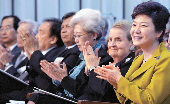 朴槿恵（パク・クネ）大統領が１４日、ソウル国立外交院で開かれた「国立外交院５０周年国際学術会議」開幕式に参加した。
