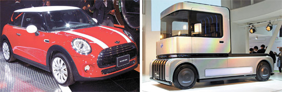 ２１日、東京モーターショーの主人公は小型車。ＢＭＷミニはミニクーパー第３世代新型（左）を出した。ダイハツの燃料電池小型トラックＦＣ凸デッキ（右）も注目を集めた。