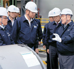 現代自会長のジェネシスへの執念 製鉄所訪れ厚板を点検 韓国 Joongang Ilbo 中央日報