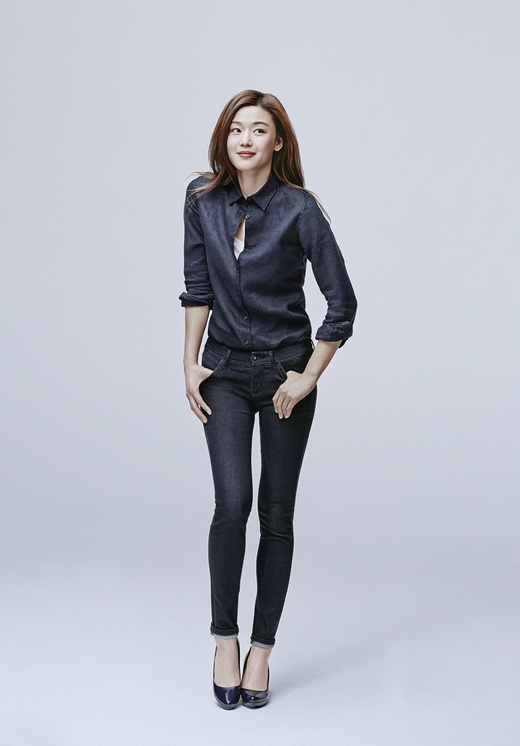 女優チョン ジヒョン ユニクロの新しいモデルに抜てき Joongang Ilbo 中央日報