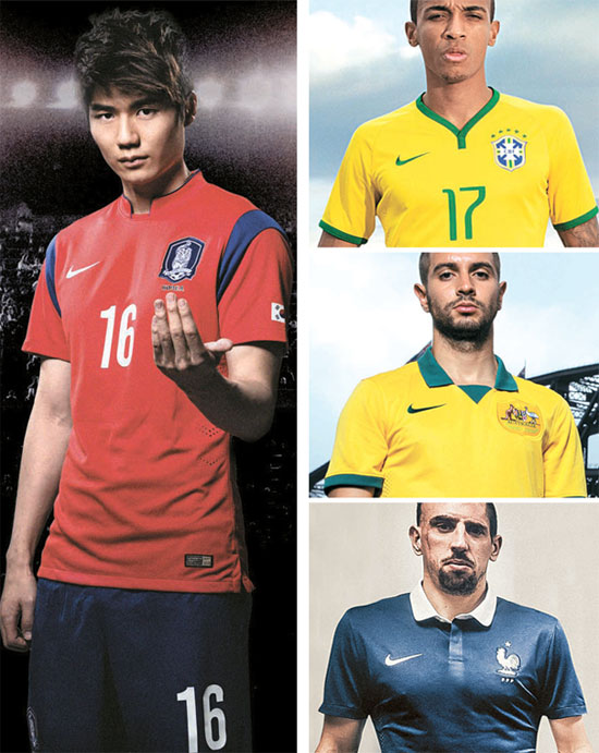 ブラジルＷ杯の韓国代表のユニフォーム（左）が２７日に公開された。ナイキが制作したブラジル・豪州・フランス（右上から）ユニフォームと比較すると、色を除いて国別の特性があまり表れていない。（写真＝ナイキ）