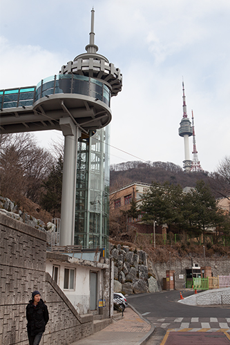 ソウル観光に欠かせないＮソウルタワーがある南山（ナムサン）。その南側の麓にあり、ハイキングコースとしても人気の「素月通り（ソウォルキル）」にエレベーターが登場、南山へのアクセスが一段と便利になりました。