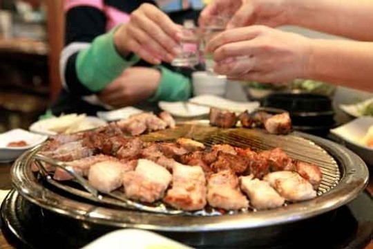 韓国の人気メニューのサムギョプサル、そのカロリーは…？