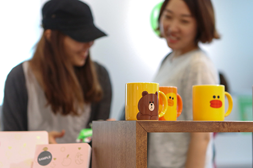 「ＬＩＮＥフレンズストア」には、お土産にもぴったりのアイテムがたくさん。韓国を訪れた際には「ＬＩＮＥ」のかわいいキャラクターたちに出会えるお店にぜひ立ち寄ってみてください。