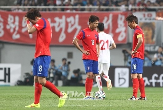 ２８日、ソウルワールドカップ競技場で行われたブラジルＷ杯直前の壮行試合のチュニジア戦で０－１で敗れた韓国代表。