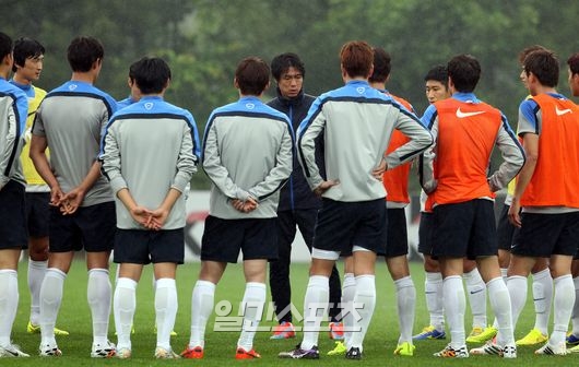 ブラジルワールドカップ（Ｗ杯）直前の強化試合で、韓国サッカーが無気力に敗れた。