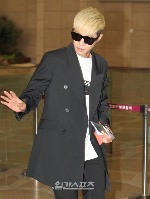 歌手キム ヒョンジュン ものものしい警護のなか日本へ出国 Joongang Ilbo 中央日報