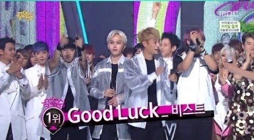 新曲『Ｇｏｏｄ　Ｌｕｃｋ』で『ショー！Ｋ－ＰＯＰの中心』１位を獲得したＢＥＡＳＴ。