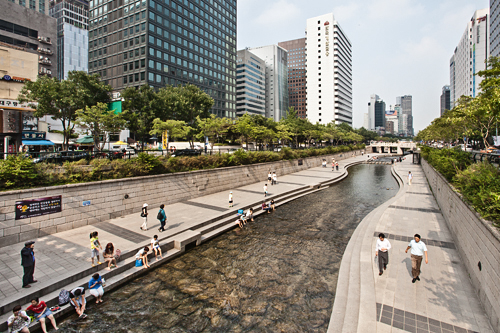 ｎｏｗ ソウル ソウル都心の清渓川で納涼 Joongang Ilbo 中央日報